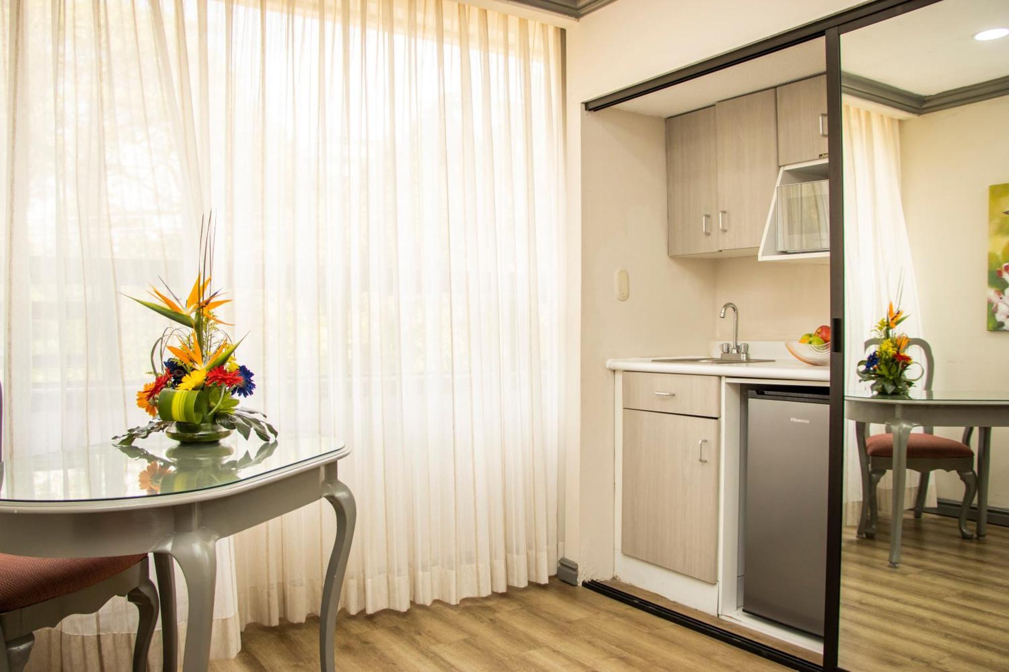 Hotel Santander Plaza グアテマラシティ エクステリア 写真